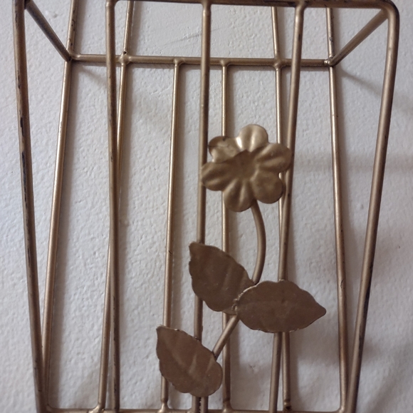 Letter Holder Wall in Gold Metal - Picture 2 of 9